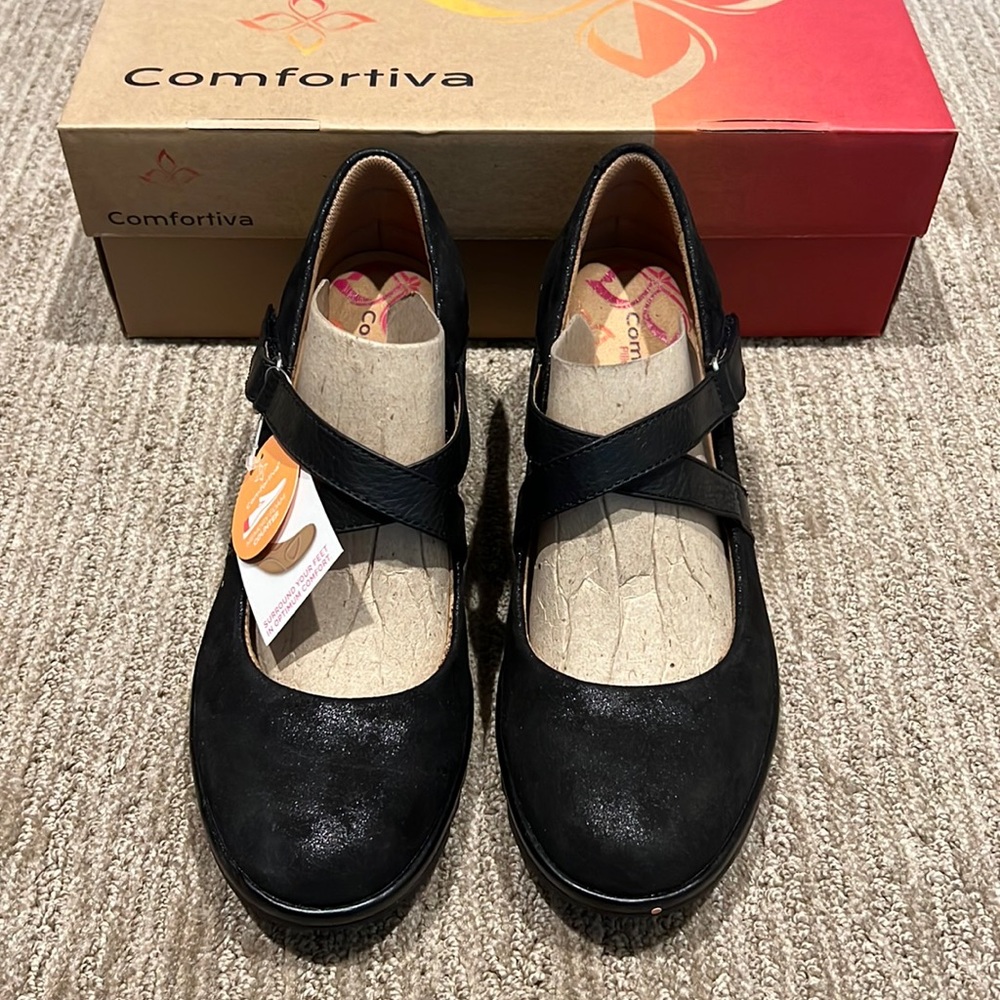 NWT Comfortiva black wedge Mary Jane shoes